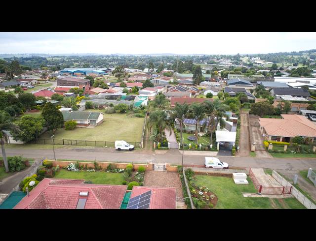 3 BEDROOM FREEHOLD FOR SALE IN HOWICK WEST